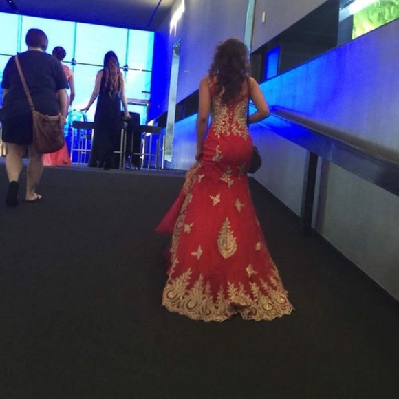 Prom dress ! - Picture 2 of 3